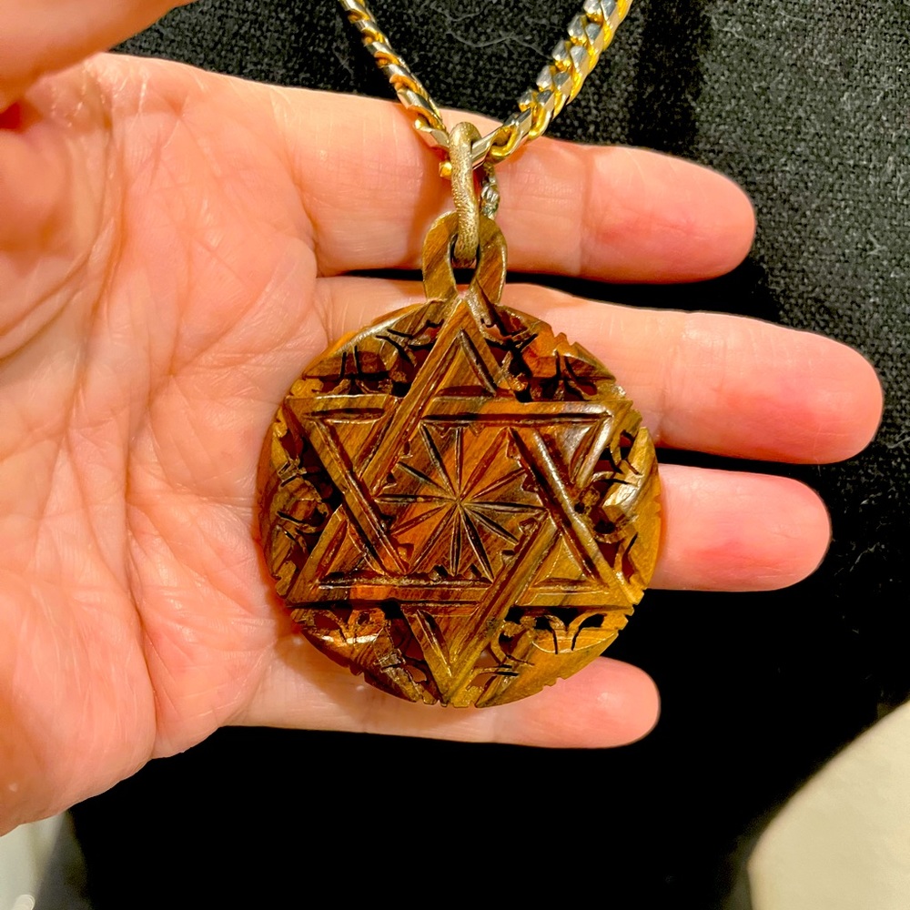 π 3 for $20π N296 STAR OF DAVID Carved, heavy gold chain 24β with 2β wooden pndt - Picture 6 of 8